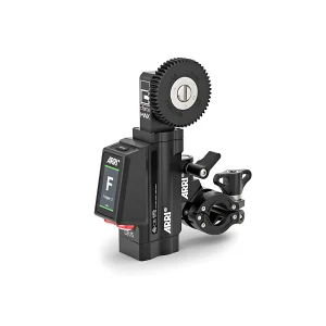 ARRI cforce MAX motore brushless per obiettivi cinematografici con touchscreen integrato e doppia porta LBUS