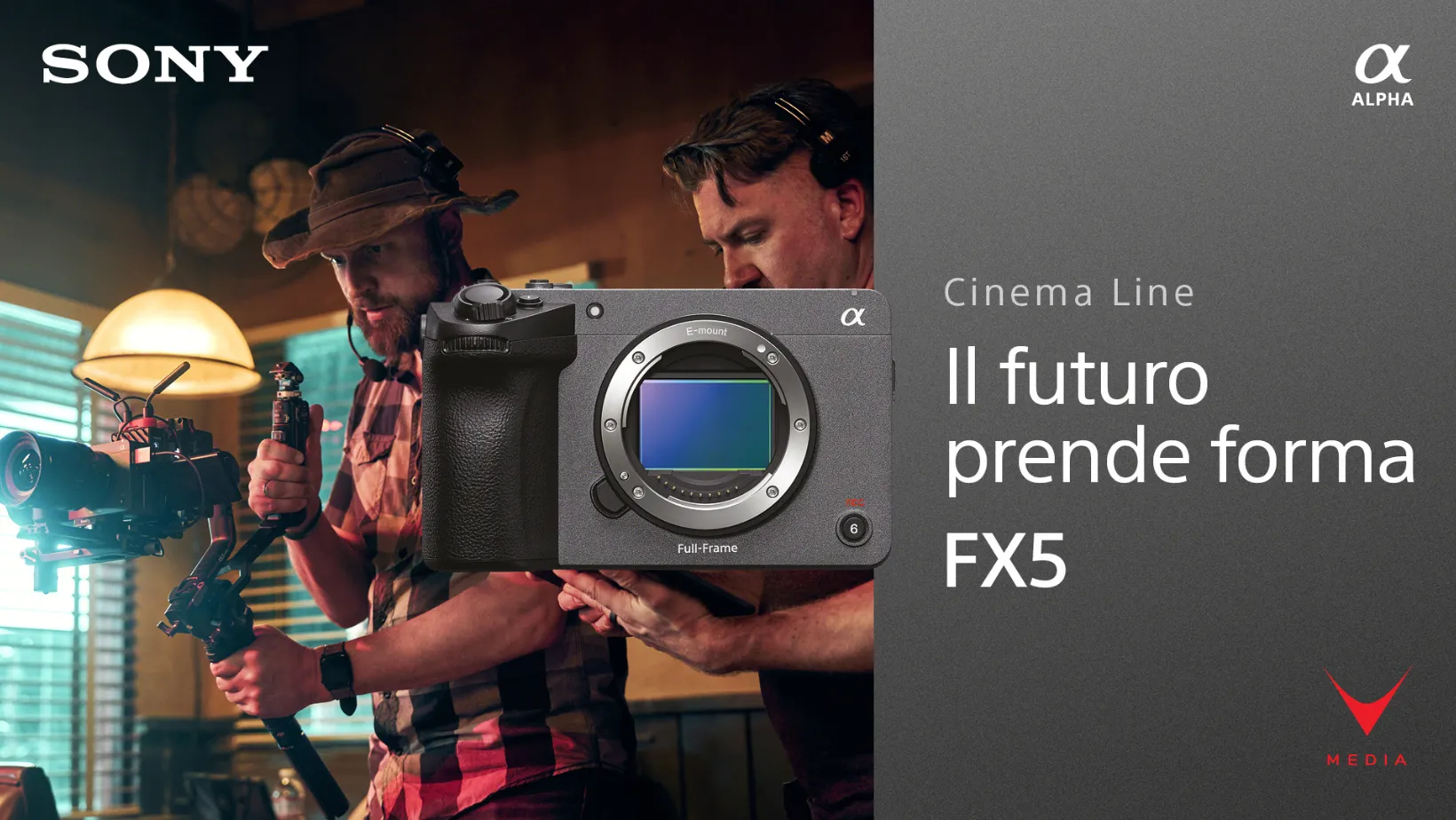 Sony FX5 Cinema Line full-frame con impugnatura XLR su rig da set