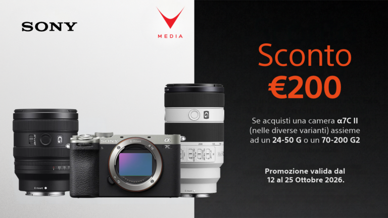 Fotocamera Sony a7C II con obiettivo durante la promozione Bundle Weeks