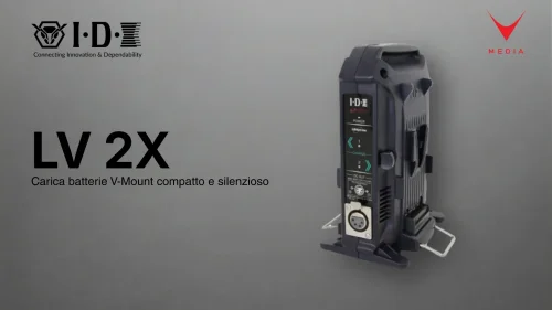 Caricabatterie V-Mount IDX VL-2X su banco di lavoro in studio broadcast