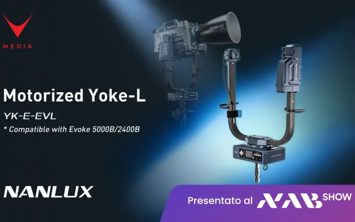 Nanlux motorized yoke YK-E-EVL montato su Evoke 5000B con controllo pan e tilt su set