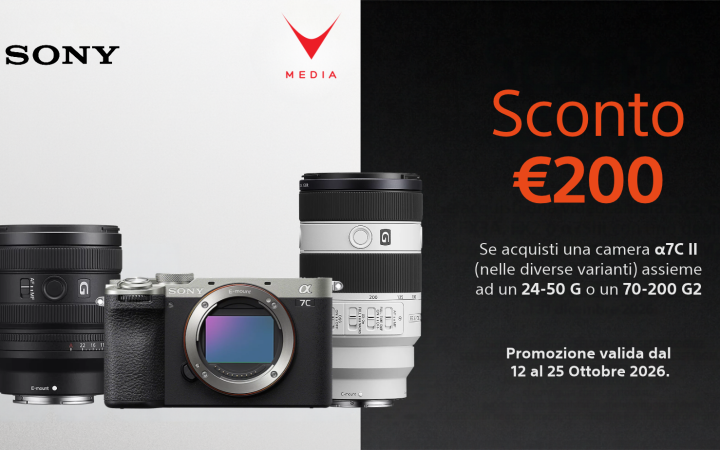Fotocamera Sony a7C II con obiettivo durante la promozione Bundle Weeks