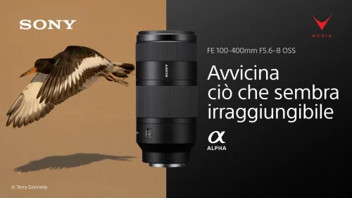 Sony FE 100-400mm F5.6-8 OSS montato su fotocamera mirrorless durante scatto naturalistico