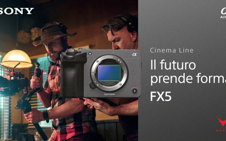 Sony FX5 Cinema Line full-frame con impugnatura XLR su rig da set